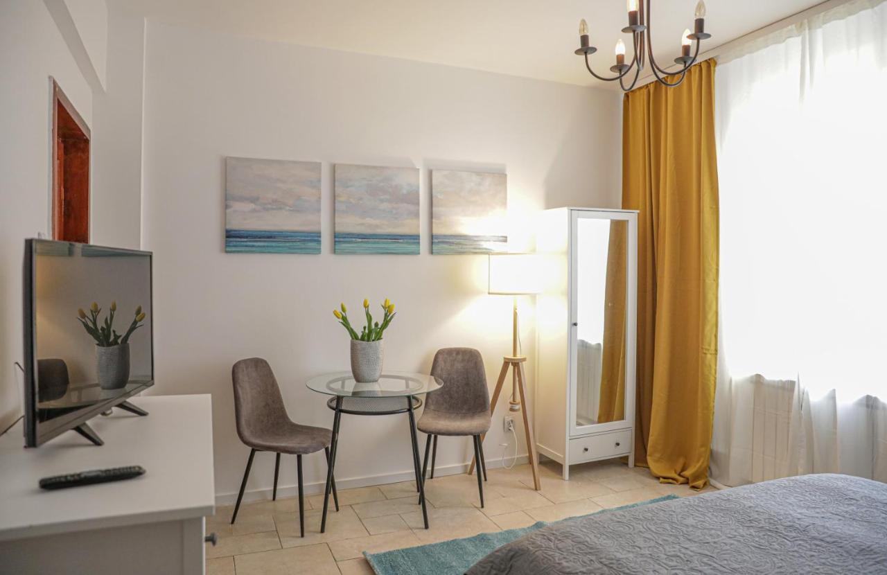 Color Eugen Carada St Apartment Bucharest